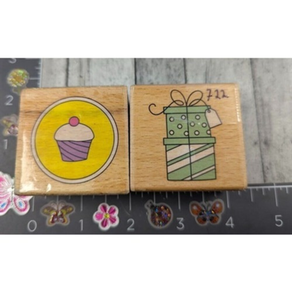 Hampton Art Cupcake Presents Lot of 2 Party Rubber Stamp Wood #D117